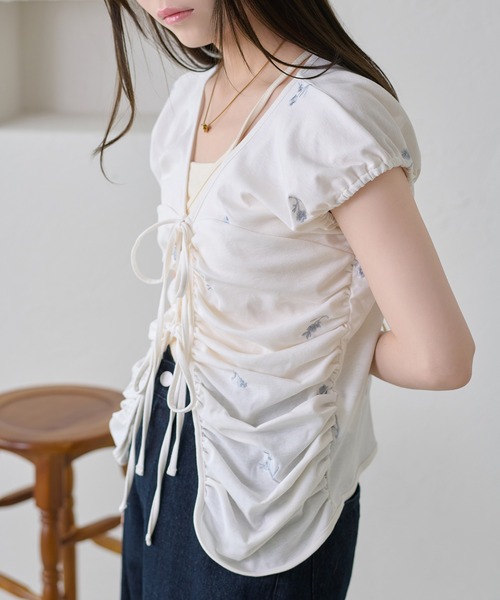 apres jour clair（アプレジュールクレア）の「【apres jour clair 】花柄シャーリングトップス（Tシャツ/カットソー・レディース・クリーム/オフホワイト/ブラウン系その他・X-LARGE/フリー）」の6枚目の写真