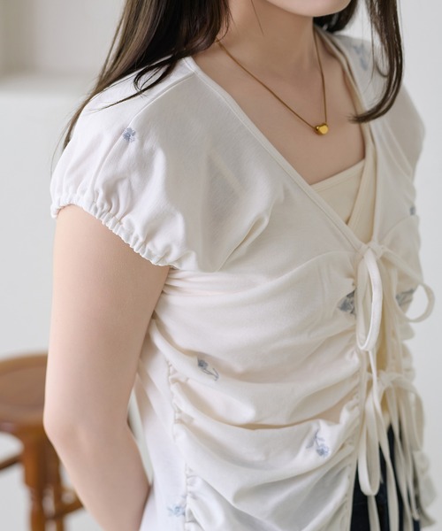 apres jour clair（アプレジュールクレア）の「【apres jour clair 】花柄シャーリングトップス（Tシャツ/カットソー・レディース・クリーム/オフホワイト/ブラウン系その他・X-LARGE/フリー）」の8枚目の写真