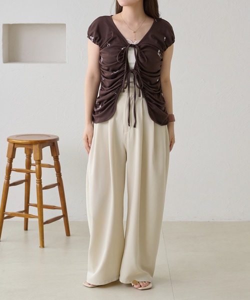 apres jour clair（アプレジュールクレア）の「【apres jour clair 】花柄シャーリングトップス（Tシャツ/カットソー・レディース・クリーム/オフホワイト/ブラウン系その他・X-LARGE/フリー）」の20枚目の写真