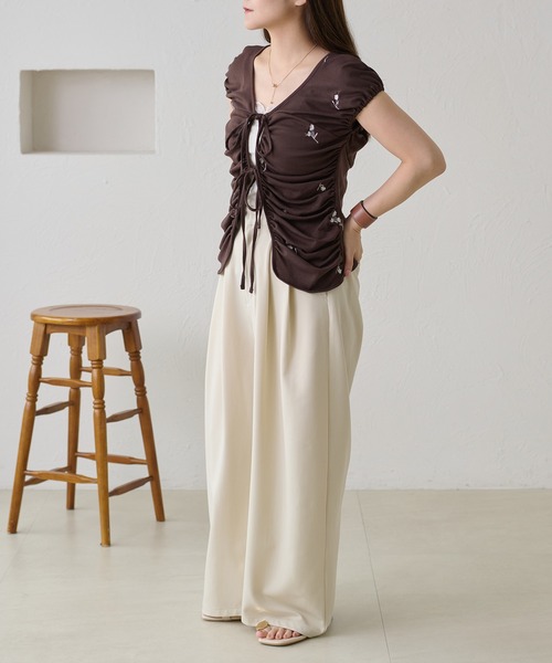 apres jour clair（アプレジュールクレア）の「【apres jour clair 】花柄シャーリングトップス（Tシャツ/カットソー・レディース・クリーム/オフホワイト/ブラウン系その他・X-LARGE/フリー）」の22枚目の写真