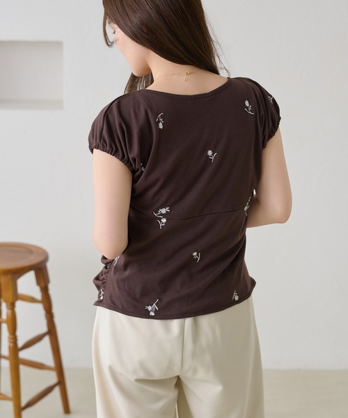 apres jour clair（アプレジュールクレア）の「【apres jour clair 】花柄シャーリングトップス（Tシャツ/カットソー・レディース・クリーム/オフホワイト/ブラウン系その他・X-LARGE/フリー）」の18枚目の写真