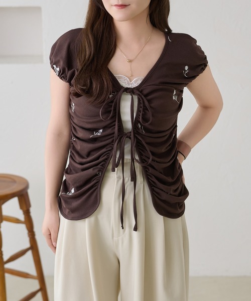 apres jour clair（アプレジュールクレア）の「【apres jour clair 】花柄シャーリングトップス（Tシャツ/カットソー・レディース・クリーム/オフホワイト/ブラウン系その他・X-LARGE/フリー）」の13枚目の写真