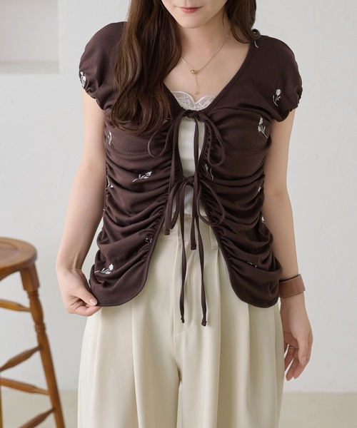 apres jour clair（アプレジュールクレア）の「【apres jour clair 】花柄シャーリングトップス（Tシャツ/カットソー・レディース・クリーム/オフホワイト/ブラウン系その他・X-LARGE/フリー）」の15枚目の写真