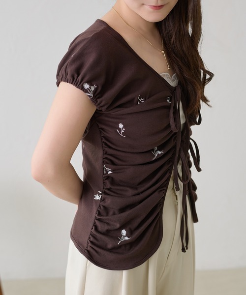 apres jour clair（アプレジュールクレア）の「【apres jour clair 】花柄シャーリングトップス（Tシャツ/カットソー・レディース・クリーム/オフホワイト/ブラウン系その他・X-LARGE/フリー）」の19枚目の写真