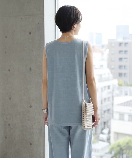 STYLE DELI(スタイルデリ)の「綿100ピグメント加工ノースリトップ(ニット/セーター・レディース・チャコール/ベージュ/ライトブルー/ホワイト・FREE)」の19枚目の写真