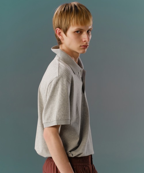 MODE COMMUTER(モードコミューター)の「Yarn-Dyed Striped S/S Polo Shirt(ポロシャツ・メンズ・グレー・SMALL/MEDIUM/LARGE)」の7枚目の写真
