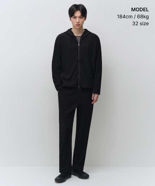 MUSINSA STANDARD（ムシンサスタンダード）の「プリーツテーパードバンディングパンツ[ブラック]（その他パンツ・メンズ・その他・36/40/42/34/32/38/30/26/28）」の2枚目の写真