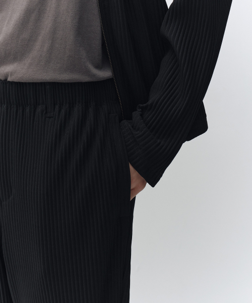 MUSINSA STANDARD（ムシンサスタンダード）の「プリーツテーパードバンディングパンツ[ブラック]（その他パンツ・メンズ・その他・36/40/42/34/32/38/30/26/28）」の5枚目の写真