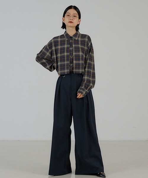 NOMINE(ノミネ)の「チェック/オックス ロングヨーク オーバーサイズ シャツ|ユニセックス セットアップ対応 レイヤード風(シャツ/ブラウス・レディース・ブラウン/グレー/ブルー/ブラウン系その他・フリー)」の7枚目の写真