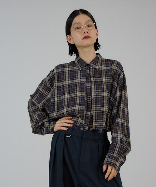 NOMINE(ノミネ)の「チェック/オックス ロングヨーク オーバーサイズ シャツ|ユニセックス セットアップ対応 レイヤード風(シャツ/ブラウス・レディース・ブラウン/グレー/ブルー/ブラウン系その他・フリー)」の8枚目の写真