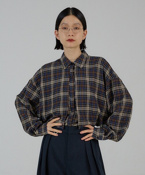 NOMINE(ノミネ)の「チェック/オックス ロングヨーク オーバーサイズ シャツ|ユニセックス セットアップ対応 レイヤード風(シャツ/ブラウス・レディース・ブラウン/グレー/ブルー/ブラウン系その他・フリー)」の9枚目の写真