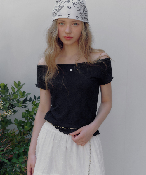 TWEE(トゥウィー)の「アレットローズジャガードオフショルダー半袖Tシャツ(Tシャツ/カットソー・レディース・ラベンダー/ブラック・FREE)」の6枚目の写真