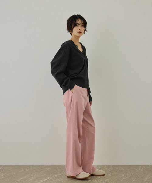SALON adam et rope'(サロン アダム エ ロペ)の「レースレイヤードVネックプルオーバー(ニット/セーター・レディース・チャコールグレー/オフホワイト/ベージュ系その他・FREE)」の17枚目の写真
