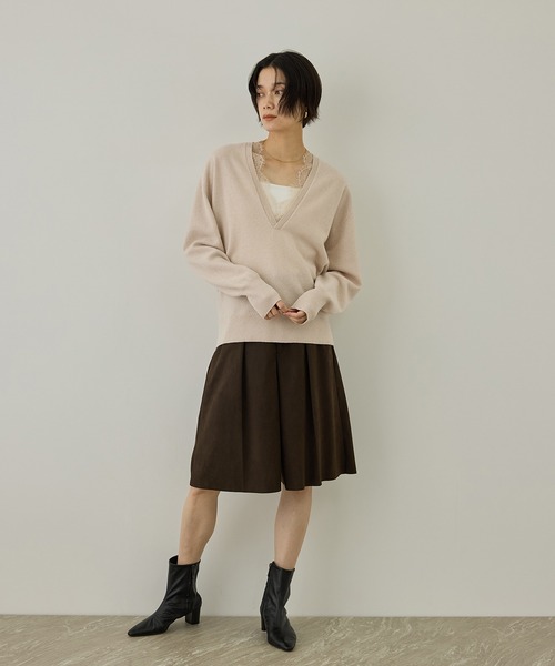 SALON adam et rope'(サロン アダム エ ロペ)の「レースレイヤードVネックプルオーバー(ニット/セーター・レディース・チャコールグレー/オフホワイト/ベージュ系その他・FREE)」の19枚目の写真