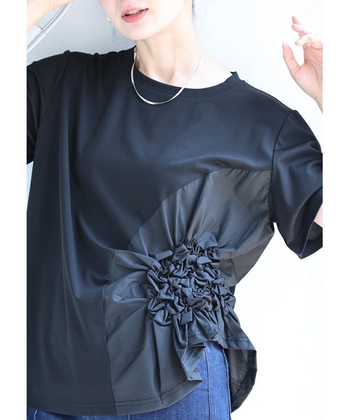 cawaii(カワイイ)の「紫陽花シャーリングTシャツトップス(シャツ/ブラウス・レディース・ホワイト/ブラック・FREE)」の2枚目の写真