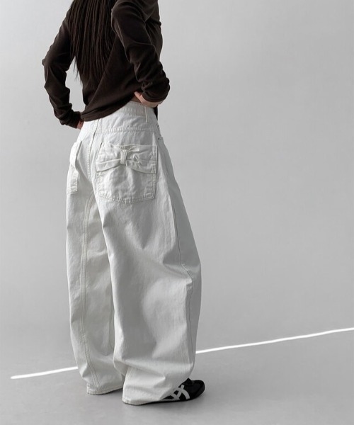 almo（アルモ）の「【LAMPOON】リボンポケットカーブデニムパンツ（デニムパンツ・レディース・ブラック/ホワイト・SMALL/MEDIUM/LARGE）」の3枚目の写真