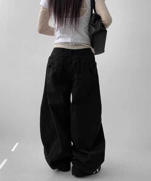 almo（アルモ）の「【LAMPOON】リボンポケットカーブデニムパンツ（デニムパンツ・レディース・ブラック/ホワイト・SMALL/MEDIUM/LARGE）」の8枚目の写真