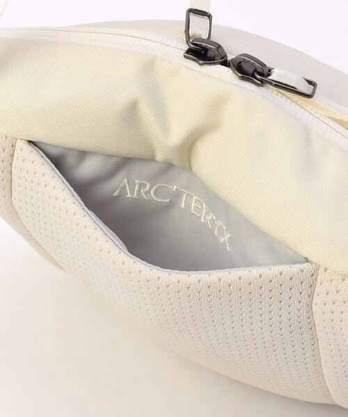 ARC'TERYX(アークテリクス)の「ARC’TERYX/アークテリクス マンティス 2 ウエストパック/Mantis 2 Waist Pack(ショルダーバッグ・メンズ・グリーン/ブラック/ホワイト・ONE SIZE)」の9枚目の写真