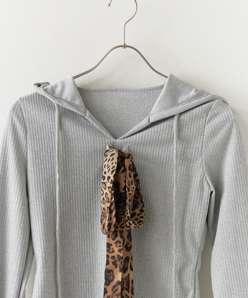 AO2(アオズ)の「Leopard Tie Food Long TEE /レオパード柄タイ付フードロンT 夏物 夏服(Tシャツ/カットソー・レディース・グレー・FREE)」の4枚目の写真