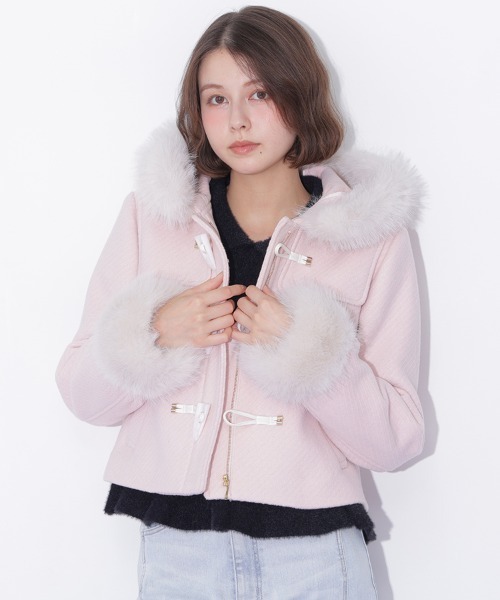JILL by JILL STUART(ジルバイジルスチュアート)の「フェイクファー付きショートダッフルコート(ダッフルコート・レディース・グレー/ホワイト/ピンク/ブラウン系その他・SMALL/MEDIUM)」の4枚目の写真