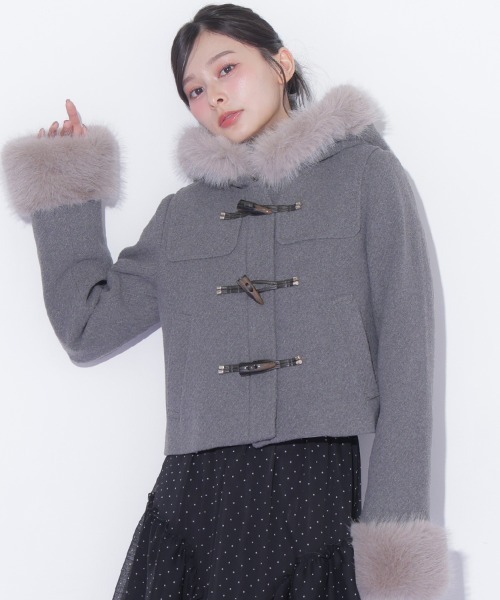 JILL by JILL STUART(ジルバイジルスチュアート)の「フェイクファー付きショートダッフルコート(ダッフルコート・レディース・グレー/ホワイト/ピンク/ブラウン系その他・SMALL/MEDIUM)」の7枚目の写真