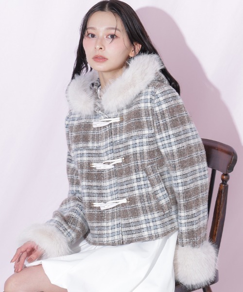 JILL by JILL STUART(ジルバイジルスチュアート)の「フェイクファー付きショートダッフルコート(ダッフルコート・レディース・グレー/ホワイト/ピンク/ブラウン系その他・SMALL/MEDIUM)」の5枚目の写真