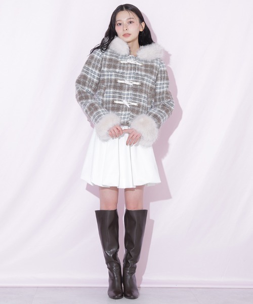 JILL by JILL STUART(ジルバイジルスチュアート)の「フェイクファー付きショートダッフルコート(ダッフルコート・レディース・グレー/ホワイト/ピンク/ブラウン系その他・SMALL/MEDIUM)」の9枚目の写真
