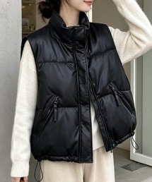 【軽やかに羽織れてしっかり防寒！ボリューム感が魅力のスタンドカラー中綿ベスト】