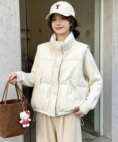 Lips（リップス）の「【軽やかに羽織れてしっかり防寒！ボリューム感が魅力のスタンドカラー中綿ベスト】（ダウンベスト・レディース・ホワイト/ブラック・FREE）」の3枚目の写真
