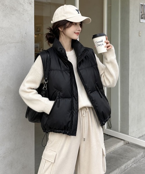 Lips（リップス）の「【軽やかに羽織れてしっかり防寒！ボリューム感が魅力のスタンドカラー中綿ベスト】（ダウンベスト・レディース・ホワイト/ブラック・FREE）」の6枚目の写真