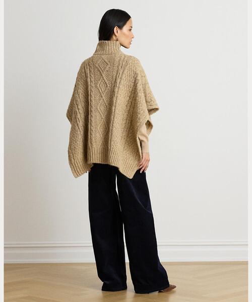 LAUREN RALPH LAUREN(ローレン ラルフ ローレン)の「ボタントリム ケーブルニット モックネック ポンチョ(ポンチョ・レディース・ブラウン・ONE)」の5枚目の写真