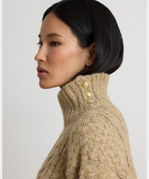 LAUREN RALPH LAUREN(ローレン ラルフ ローレン)の「ボタントリム ケーブルニット モックネック ポンチョ(ポンチョ・レディース・ブラウン・ONE)」の4枚目の写真