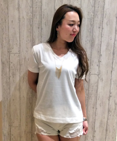 VENCEEXCHANGE（ヴァンスエクスチェンジ）の「バックプリント VネックTシャツ（Tシャツ/カットソー・レディース・オフホワイト/グレー/コーラル/ダークオリーブ・MEDIUM）」の2枚目の写真