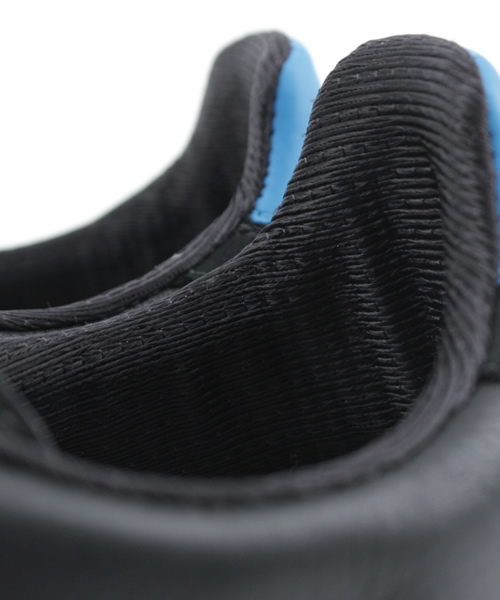 adidas Originals（アディダスオリジナルス）の「SAMBA TECH（スニーカー・メンズ・ブラック・26.5/27/27.5/28/28.5）」の5枚目の写真