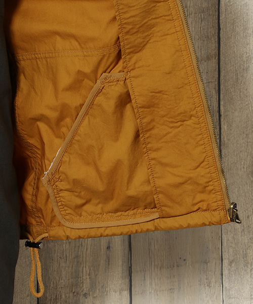 LBC（エルビーシー）の「コットンタイプライターマウンテンパーカー（マウンテンパーカー・レディース・キャメル/ブルー/ライトグレー・LARGE/MEDIUM）」の14枚目の写真