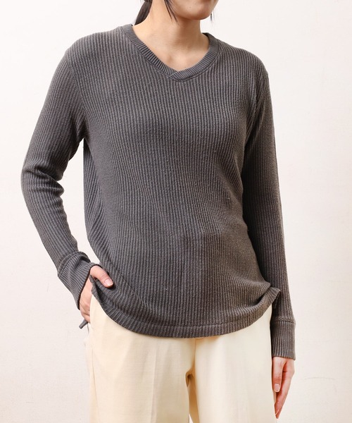 Audition(オーディション)の「M0541 ピグメントVネックプルオーバー(Tシャツ/カットソー・レディース・バーガンディー/オリーブ/チャコール・MEDIUM)」の2枚目の写真