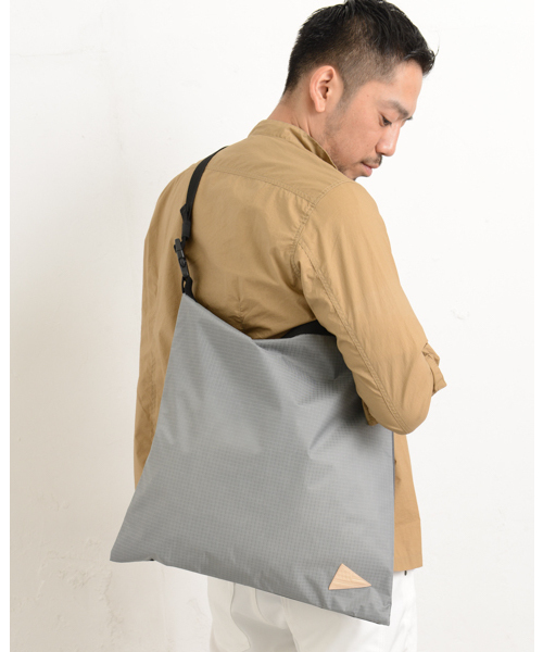 CIAOPANIC TYPY(チャオパニックティピー)の「ナイロンイージートートバッグ(トートバッグ・メンズ・ブラック/イエロー/グレー/ブルー/カーキ/オレンジ・FREE)」の2枚目の写真