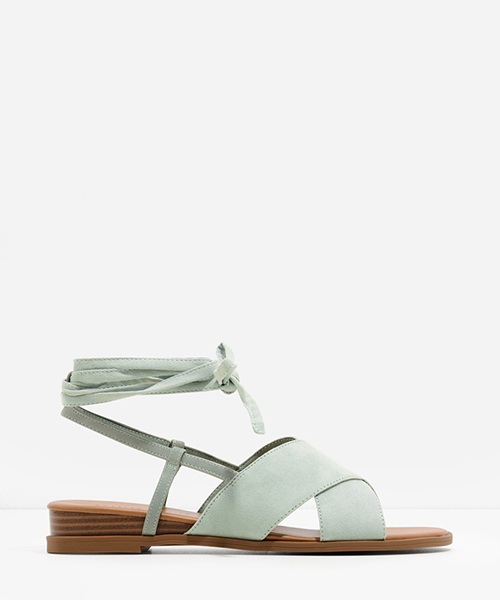 CHARLES & KEITH（チャールズ & キース）の「クロスストラップレースアップサンダル / CROSS-STRAP LACE-UP SANDALS（サンダル・レディース・グリーン/ネイビー・23cm/24.5cm/23.5cm/24cm）」の3枚目の写真