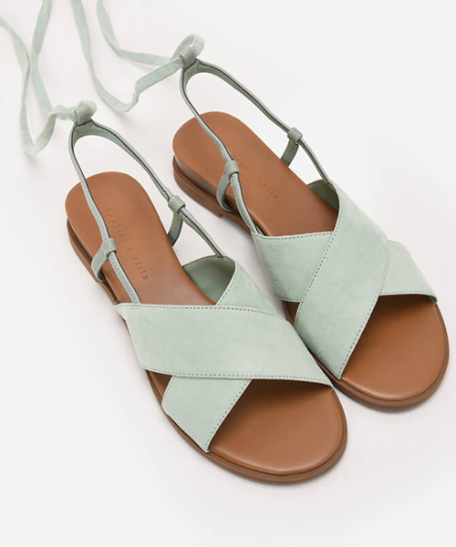 CHARLES & KEITH（チャールズ & キース）の「クロスストラップレースアップサンダル / CROSS-STRAP LACE-UP SANDALS（サンダル・レディース・グリーン/ネイビー・23cm/24.5cm/23.5cm/24cm）」の5枚目の写真
