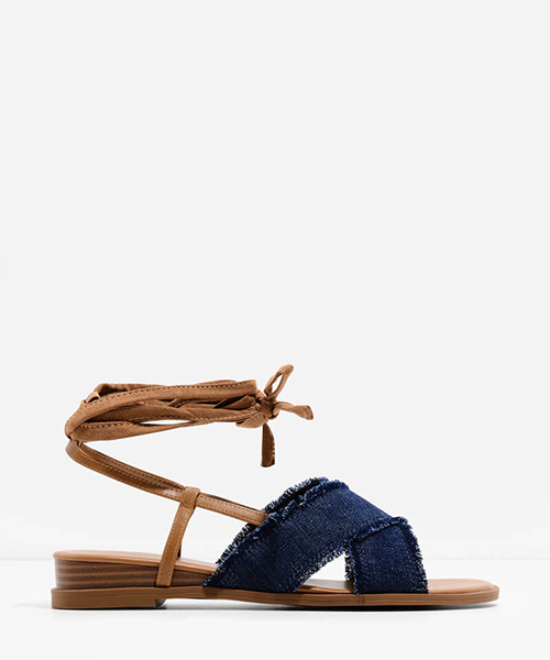 CHARLES & KEITH（チャールズ & キース）の「クロスストラップレースアップサンダル / CROSS-STRAP LACE-UP SANDALS（サンダル・レディース・グリーン/ネイビー・23cm/24.5cm/23.5cm/24cm）」の6枚目の写真