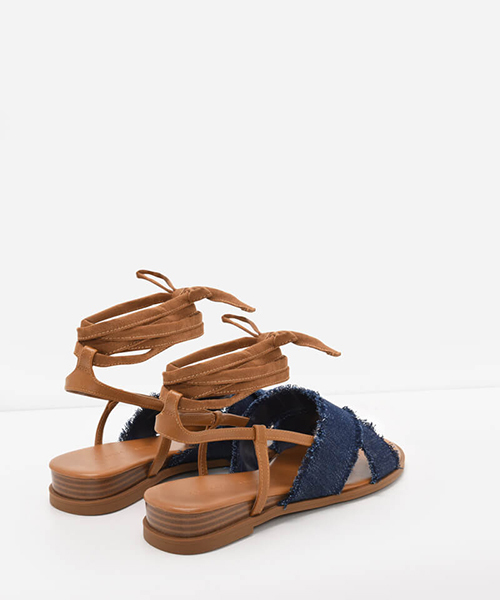 CHARLES & KEITH（チャールズ & キース）の「クロスストラップレースアップサンダル / CROSS-STRAP LACE-UP SANDALS（サンダル・レディース・グリーン/ネイビー・23cm/24.5cm/23.5cm/24cm）」の7枚目の写真