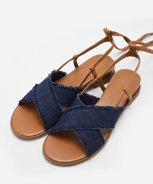 CHARLES & KEITH（チャールズ & キース）の「クロスストラップレースアップサンダル / CROSS-STRAP LACE-UP SANDALS（サンダル・レディース・グリーン/ネイビー・23cm/24.5cm/23.5cm/24cm）」の8枚目の写真
