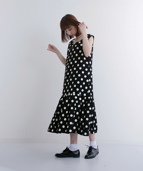 MERLOT（メルロー）の「ドット柄フリルへムワンピース2327（ワンピース・レディース・ブラック/カーキ/オレンジ・FREE）」の16枚目の写真