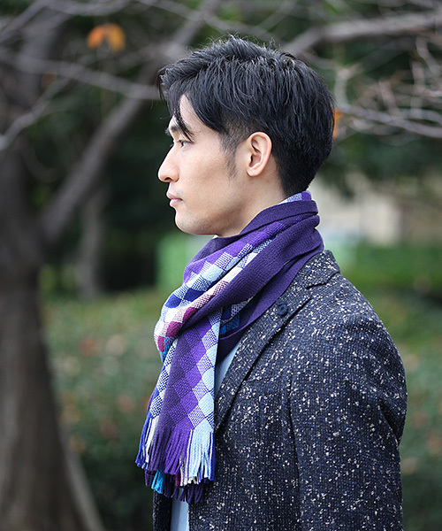 RAMUDA（ラムダ）の「ウール　ラッセルアーガイル調マフラー（マフラー・メンズ・パープル/ブラウン/ボルドー・ﾌﾘ-）」の2枚目の写真