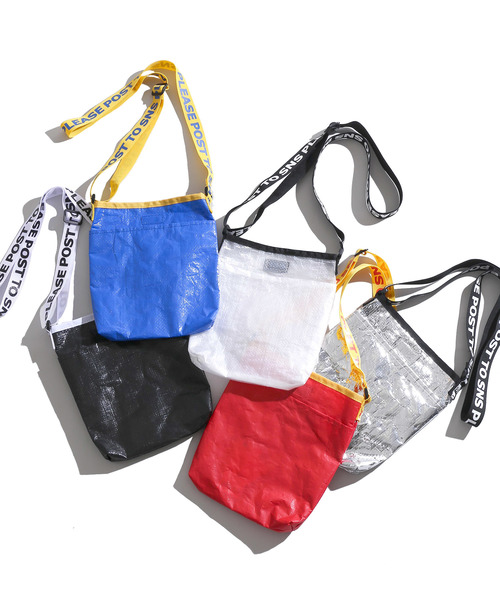 WEGO(ウィゴー)の「WEGO/プチプラビニールサコッシュ(ショルダーバッグ・レディース・ブラック/ホワイト系その他/レッド/シルバー/ブルー・FREE)」の12枚目の写真