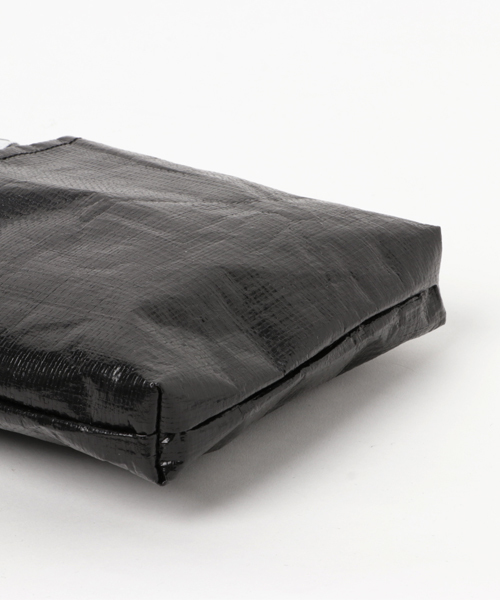 WEGO(ウィゴー)の「WEGO/プチプラビニールサコッシュ(ショルダーバッグ・レディース・ブラック/ホワイト系その他/レッド/シルバー/ブルー・FREE)」の8枚目の写真