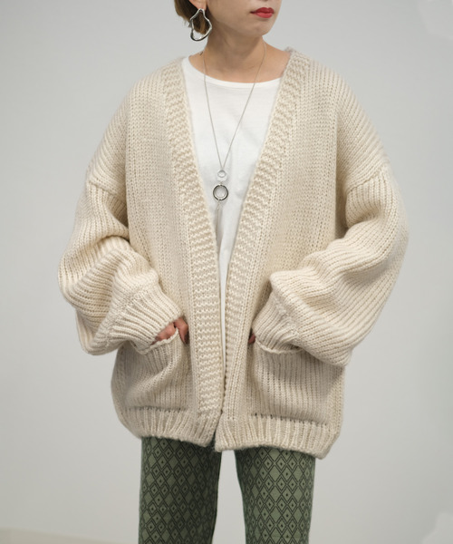 ANDJ(アンドジェイ)の「【ANDJ MADE】ビッグシルエットボリュームスリーブニットカーディガン(カーディガン)」|オフホワイト