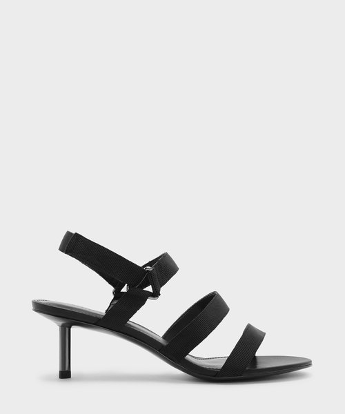 CHARLES & KEITH(チャールズ & キース)の「トリプルストラップベルクロサンダル / TRIPLE STRAP VELCRO SANDALS(サンダル・レディース・バーガンディー/ブラック・23.5cm/25cm/24.5cm/23cm)」の2枚目の写真