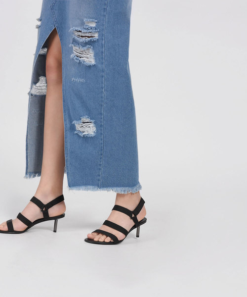 CHARLES & KEITH(チャールズ & キース)の「トリプルストラップベルクロサンダル / TRIPLE STRAP VELCRO SANDALS(サンダル・レディース・バーガンディー/ブラック・23.5cm/25cm/24.5cm/23cm)」の3枚目の写真