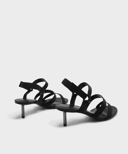 CHARLES & KEITH(チャールズ & キース)の「トリプルストラップベルクロサンダル / TRIPLE STRAP VELCRO SANDALS(サンダル・レディース・バーガンディー/ブラック・23.5cm/25cm/24.5cm/23cm)」の5枚目の写真